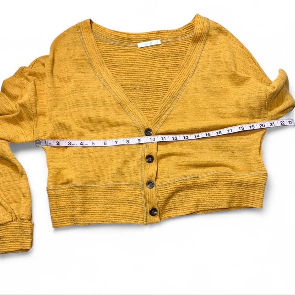 Cropped Button Front V Neck Top‎ - Picture 15 of 16